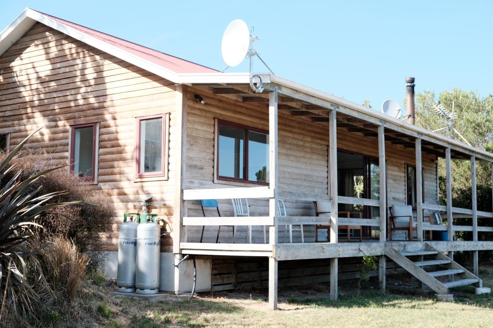 A Cabin With A Big View, Comfort And Tranquility, Close To Vines Martinborough Dış mekan fotoğraf